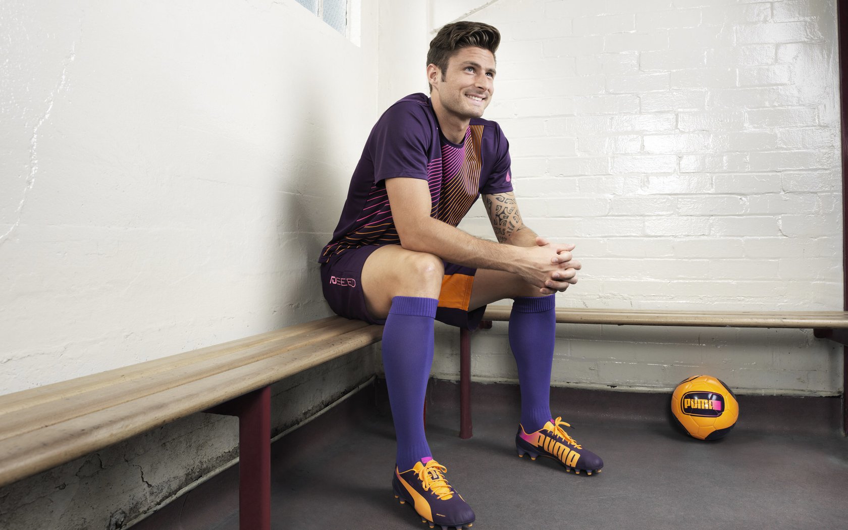 “尼古拉斯·桑特基的战术眼光与强劲脚法，带领阿根廷美洲狮队踏上新高峰”